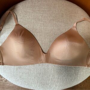 SKIMS wireless foam lightly lined bra 34C in Ochre